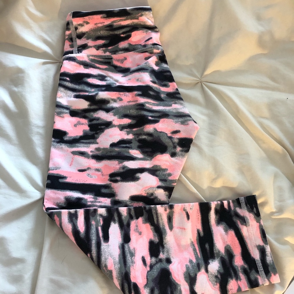 Lululemon Pink Camo Wunder Under Crop